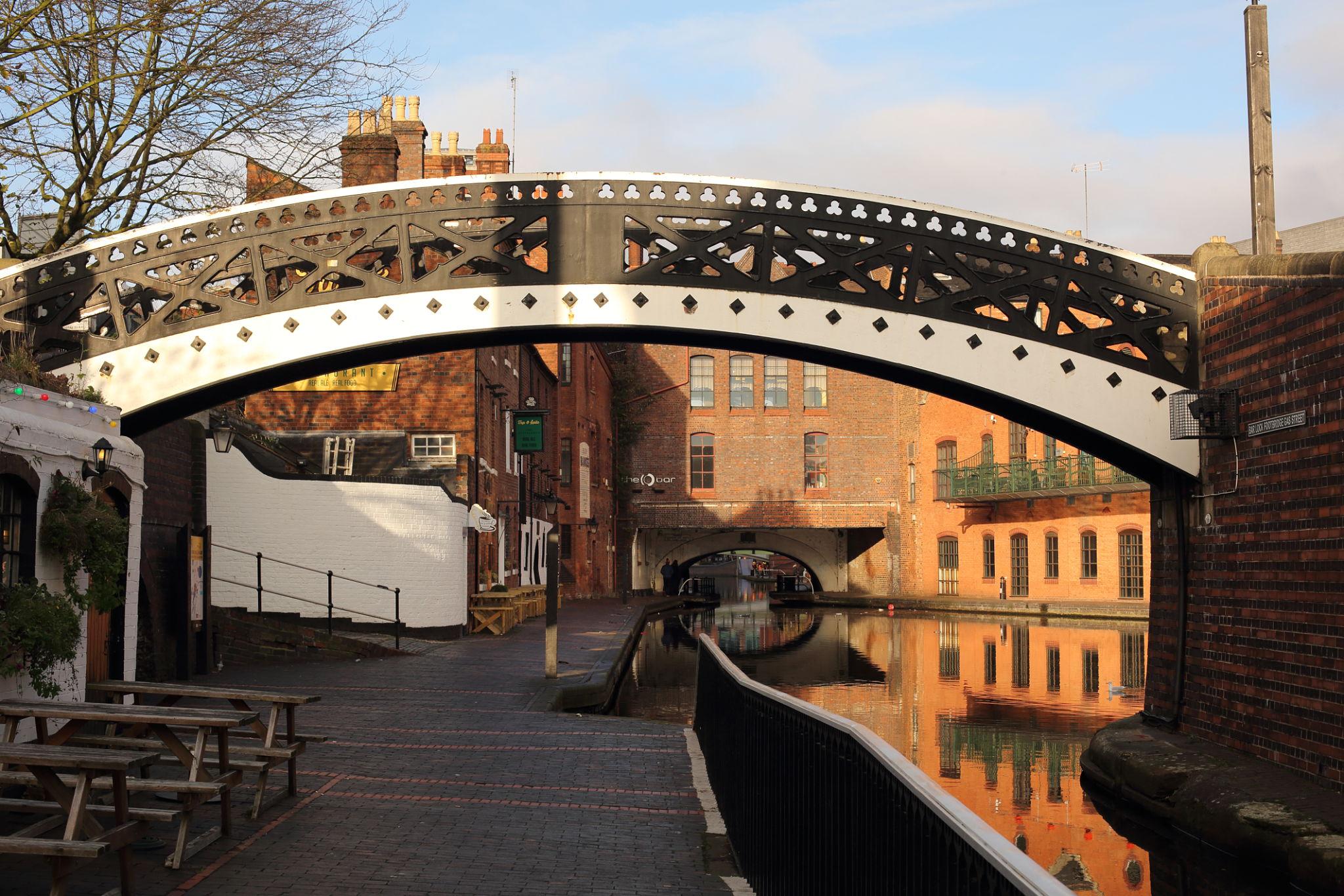 From Canals to Taxis: The Evolution of Transportation in Birmingham