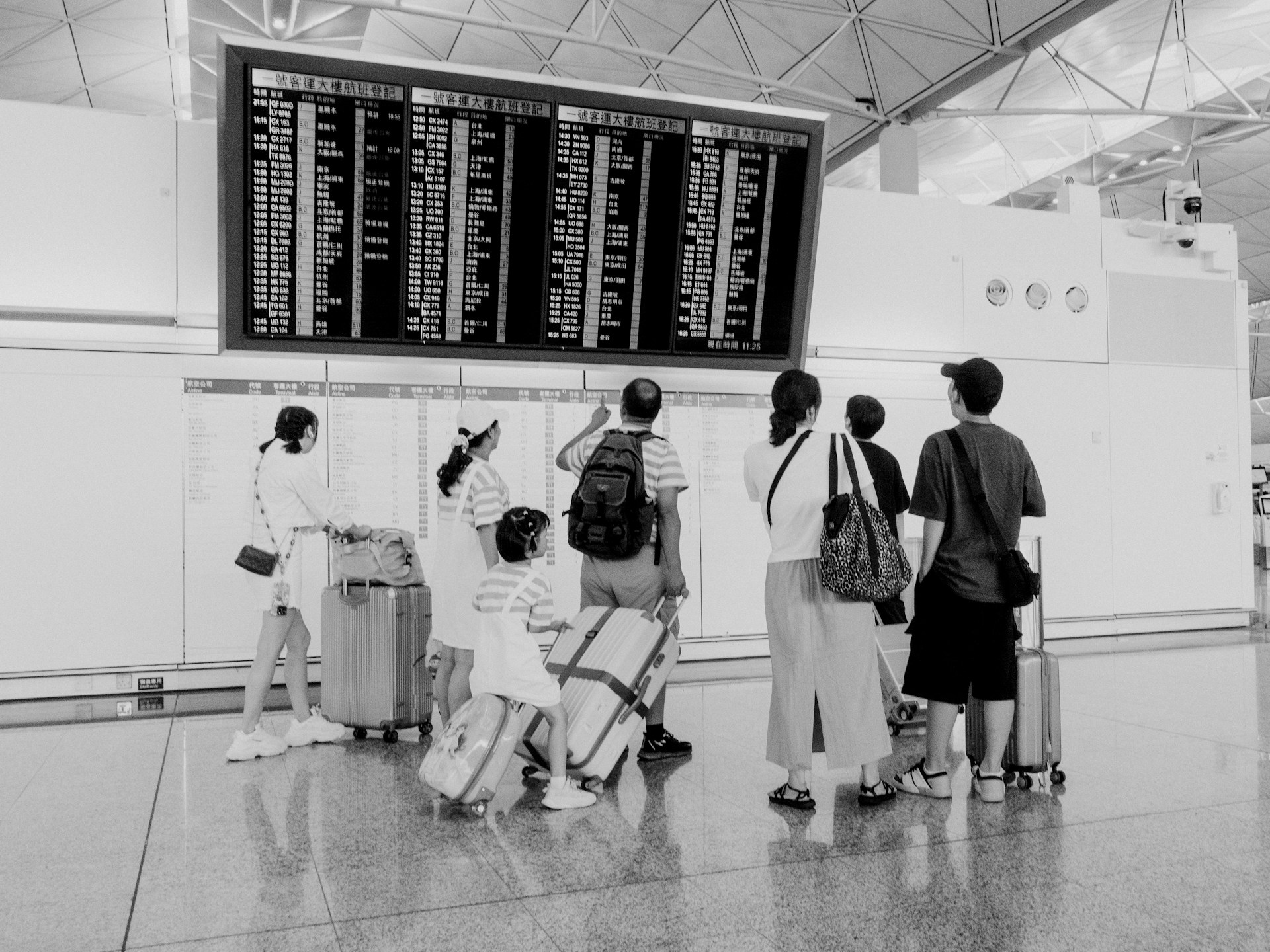 The Biggest Airport Transfer Mistakes Families Make (And How to Avoid Them)