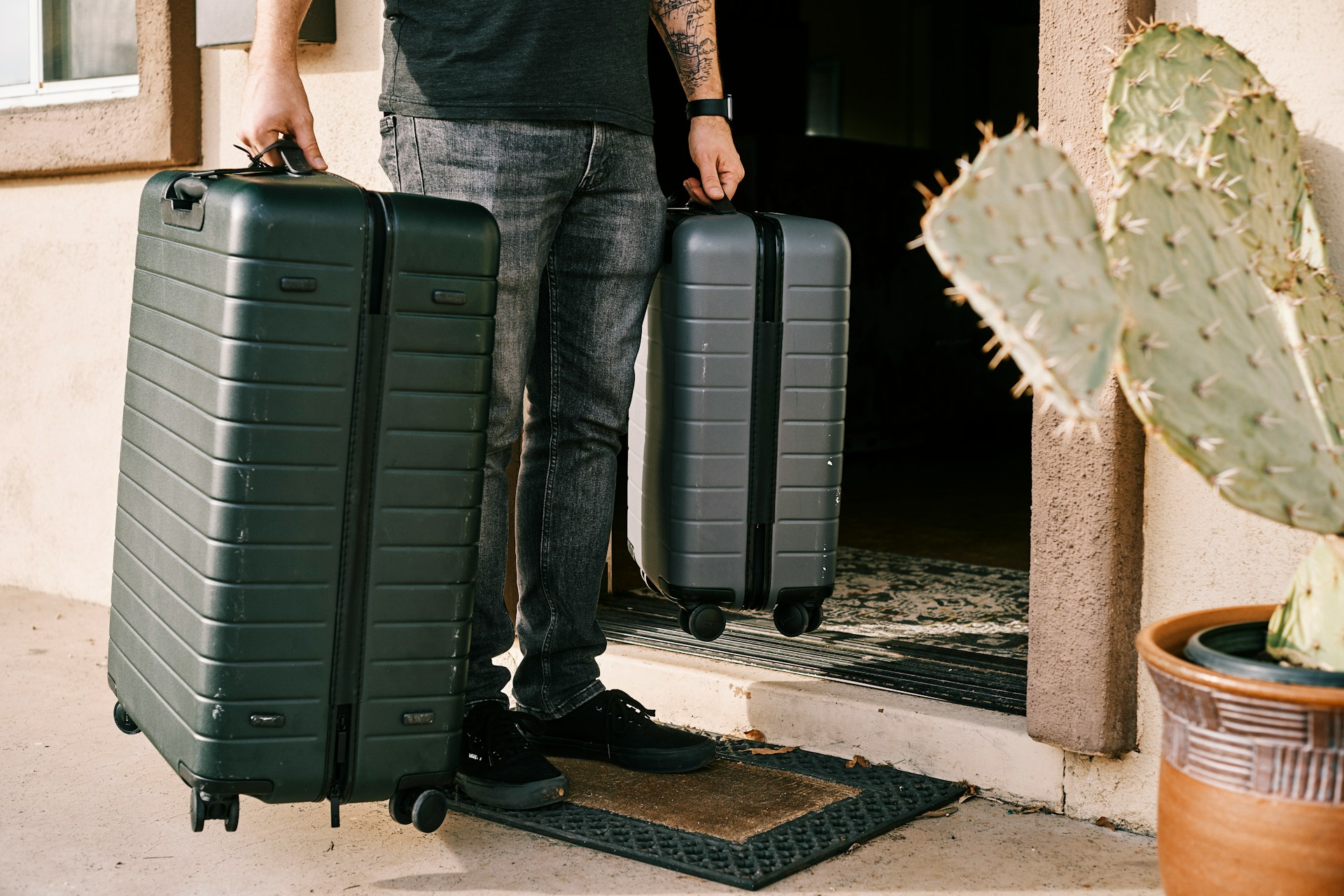 How to Travel Alone with Heavy Luggage: 15 Smart Tips for a Stress-Free Trip
