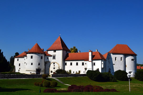 Zadar Airport to Varazdin Taxi Rides